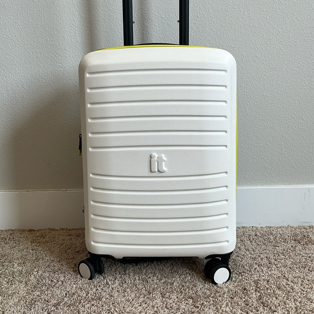 It-luggage carry on hardside expandable 21”